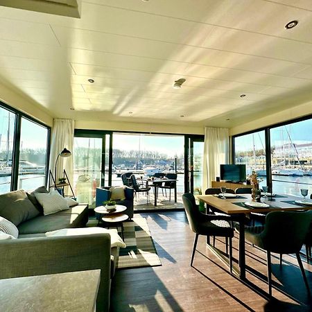 Exklusives Ostsee-Hausboot, Kueche Mit Spueler, Tv, Grosse Sonnenterrasse, 3X Kostenfreie Kfz-Parkplaetze, Klimaanlage, Bis Zu 6 Personen, 2X Baeder, Waschmaschine Boltenhagen  Luaran gambar